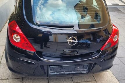 Opel Corsa 128.785 km 2.990 &euro; Stuttgart 70437