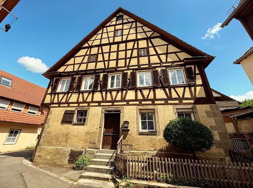 Haus zum Kaufen in Weinstadt 240.000 € 121.88 m²