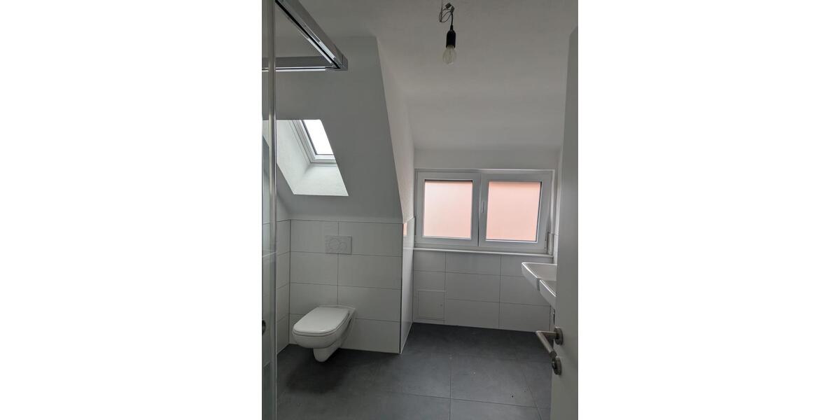 Dachgeschoßwohnung Stuttgart Feuerbach - 3 Zimmer, 76 m&sup2;, 1.500&euro; | Angebot:25022189