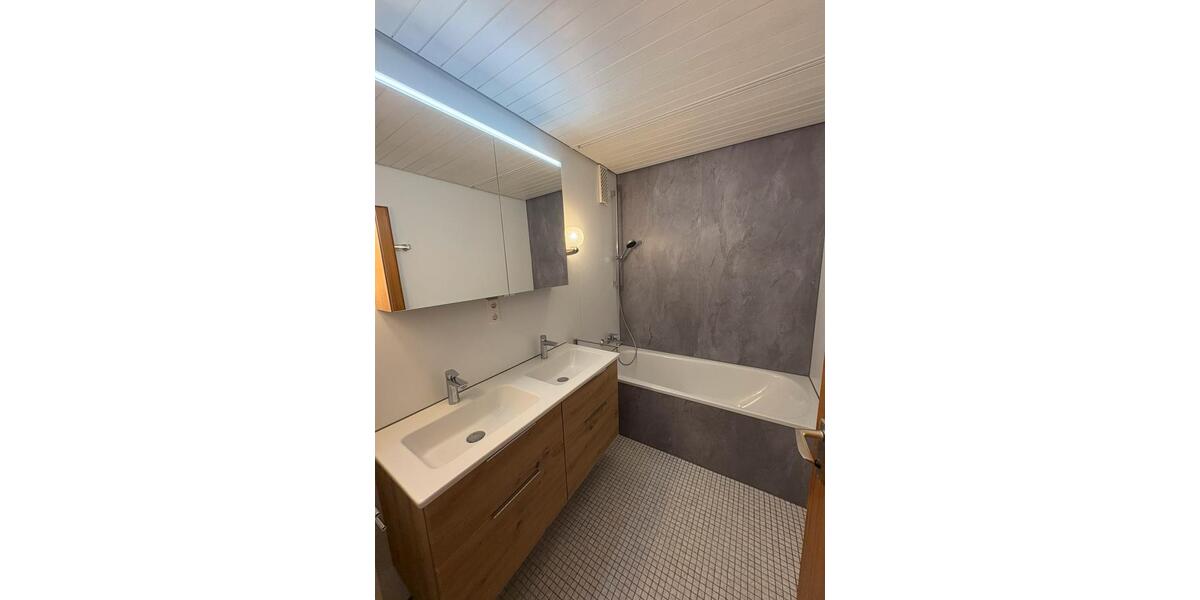 Hochparterre Holzgerlingen - 4.5 Zimmer, 99 m&sup2;, 1.700&euro; | Angebot:25612116