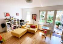 Luxuriöse ETW, S-West, Top Lage, WFL 49,16qm, Bj.88, 1 TG (inklusive), 1 Kitchenette, üb. Terrasse, Garten, lux. Modern., Parkettböden, kurzf. Bezug