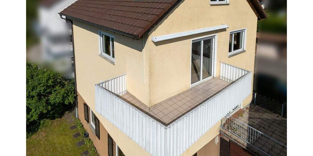 Freistehendes Ein-Zweifamilienhaus mit schönem Garten 8 zimmer