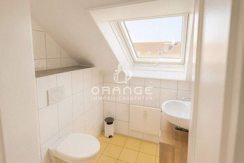 ** HELLE ZWEIZIMMER DACHGESCHOSS WOHNUNG ** - MIT BALKON IN BEGEHRTER LAGE IN STUTTGART-VAIHINGEN - 2 zimmer