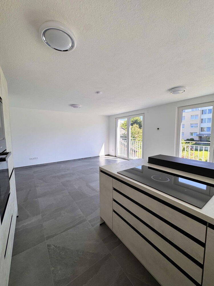 Neubau Sonnige, moderne 3-Zi.-Wohnung mit Balkon, Einbauküche und Stellplatz