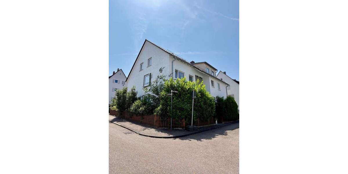 Haus zum Kaufen in Stuttgart-Stammheim 1.150.000 € 310.47 m² 14 zimmer