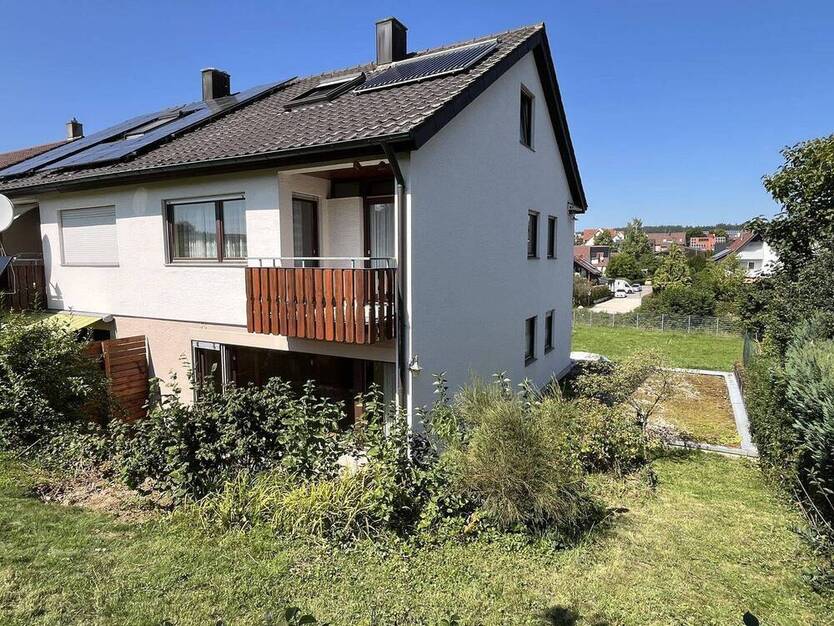 Doppelhaushälfte in ruhiger Ortsrandlage.