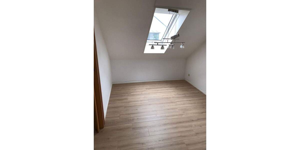 Etagenwohnung Esslingen am Neckar Zell - 3 Zimmer, 75 m&sup2;, 890&euro; | Angebot:25735186