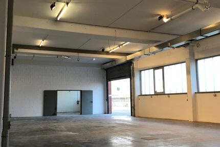 Verkehrsgünstige Gewerbehalle m. Sanitärräumen, eigenem Tor und 2 Parkplätzen provisionsfrei zimmer