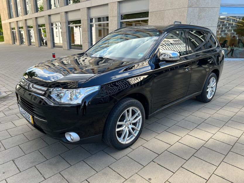Mitsubishi Outlander 181.000 km 8.990 € Stuttgart 70191