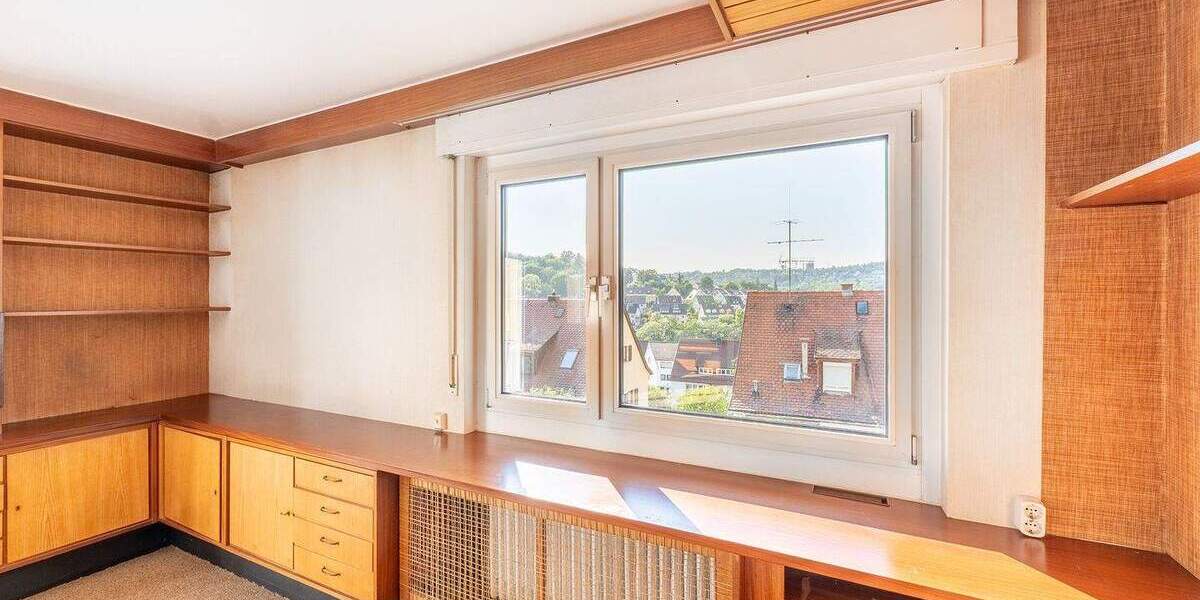 Freistehendes Ein-Zweifamilienhaus mit schönem Garten 8 zimmer