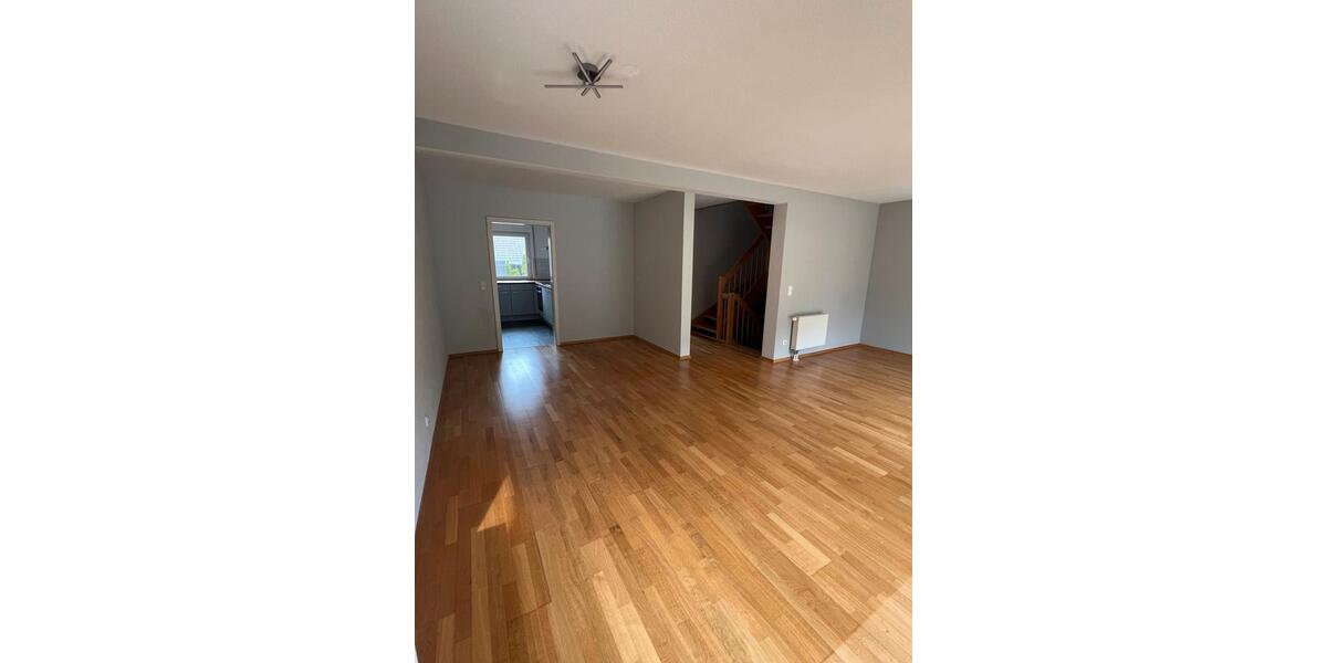 Doppelhaushälfte in Ruhiger Wohnlage zu vermieten 4 zimmer