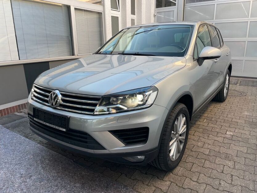 VW Touareg 64.980 km 23.995 € Stuttgart 70597