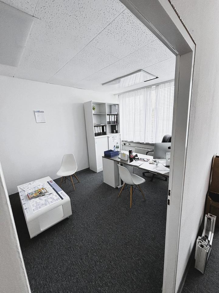 Stuttgart-Zuffenhausen: Büro 2 Räume, Stellplatz, gute Anbindung