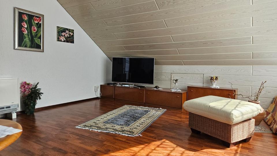Helle, attraktive 3,5 Zimmer-Dachgeschoßwohnung mit Terrasse