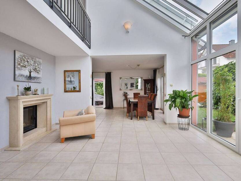 Familientraum mit EinliegerWohnung, Kamin und herrlichem Garten