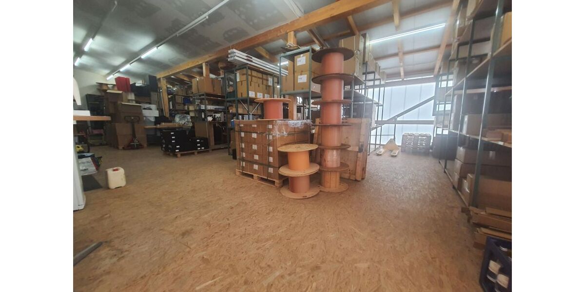 Provisionsfrei* Moderne Gewerbeimmobilie mit Büro, Wohnung und Halle - KfW 70, Solaranlage, hochwertige Ausstattung - Gewerbeobjekt Altdorf | Angebot:23812378