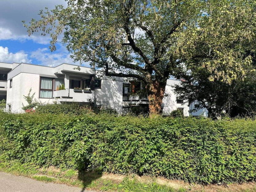 Bezugsfreie 4,5-Zi.-Wohnung mit Terrasse & Tiefgarage - im Grünen