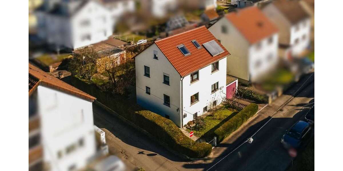 Einfamilienhaus Esslingen am Neckar Oberesslingen - 7 Zimmer, 142 m&sup2;, 480.000&euro; | Angebot:25646069