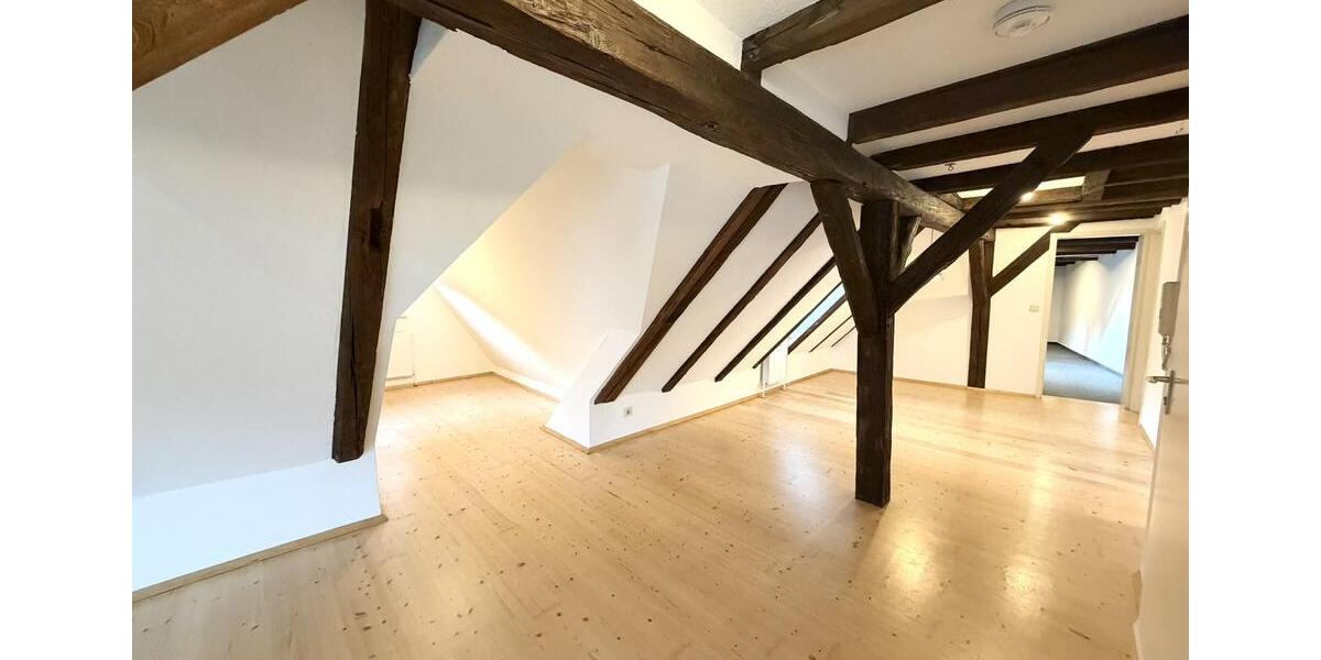 Dachgeschoßwohnung Esslingen am Neckar - 3.5 Zimmer, 105 m&sup2;, 1.400&euro; | Angebot:26057341