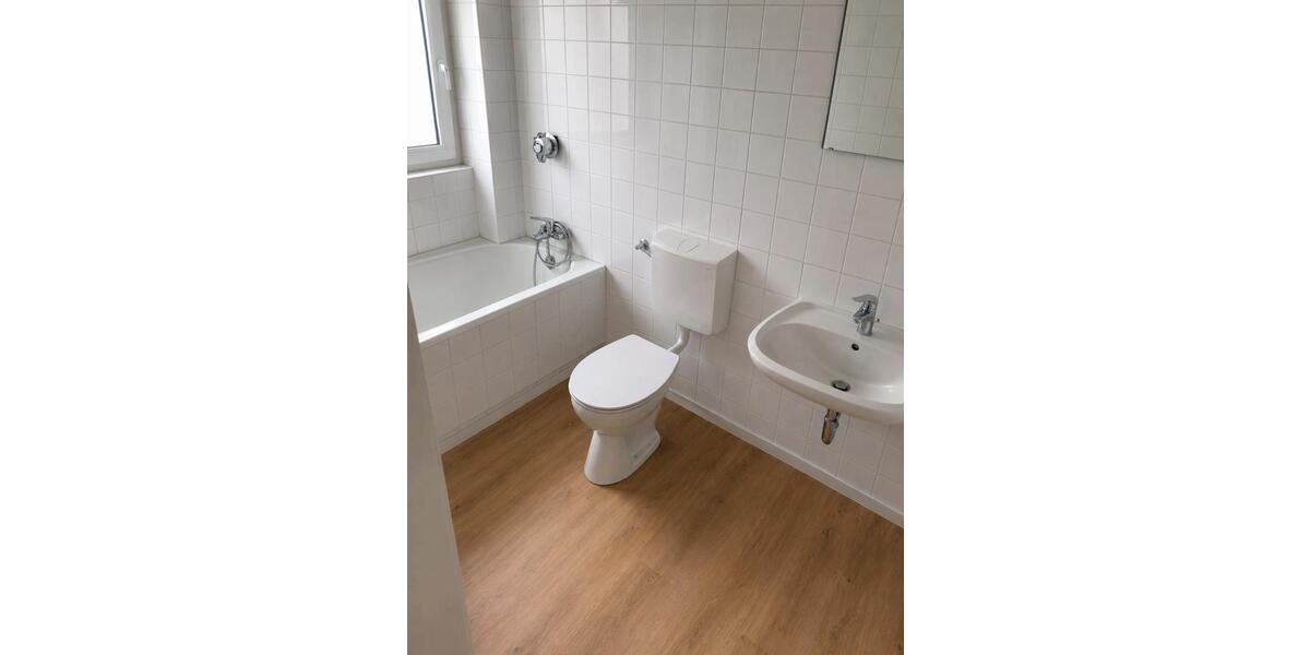 Hochparterre Stuttgart Luginsland - 1.5 Zimmer, 36 m&sup2;, 889&euro; | Angebot:26705355