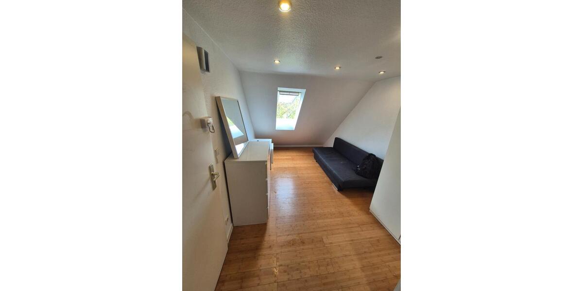 Dachgeschoßwohnung Stuttgart Zuffenhausen - 1 Zimmer, 20 m&sup2;, 700&euro; | Angebot:26166074