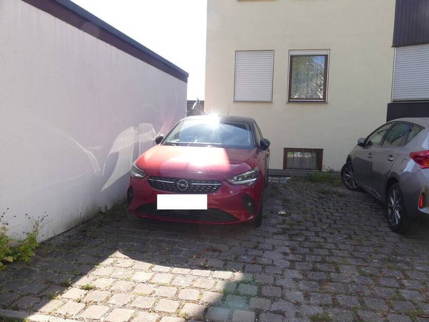 Schicke 3 Zimmer Wohnung mit einem sonnigen Balkon und PKW Stellplatz. Frei ab 01.11.2025