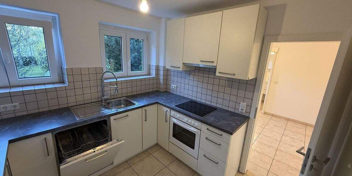 4,5-Zimmer-Wohnung Halbhöhenlage von Stuttgart, Renoviert, EBK, 2XBalkon, Stellplatz, u.m.v. 4 zimmer