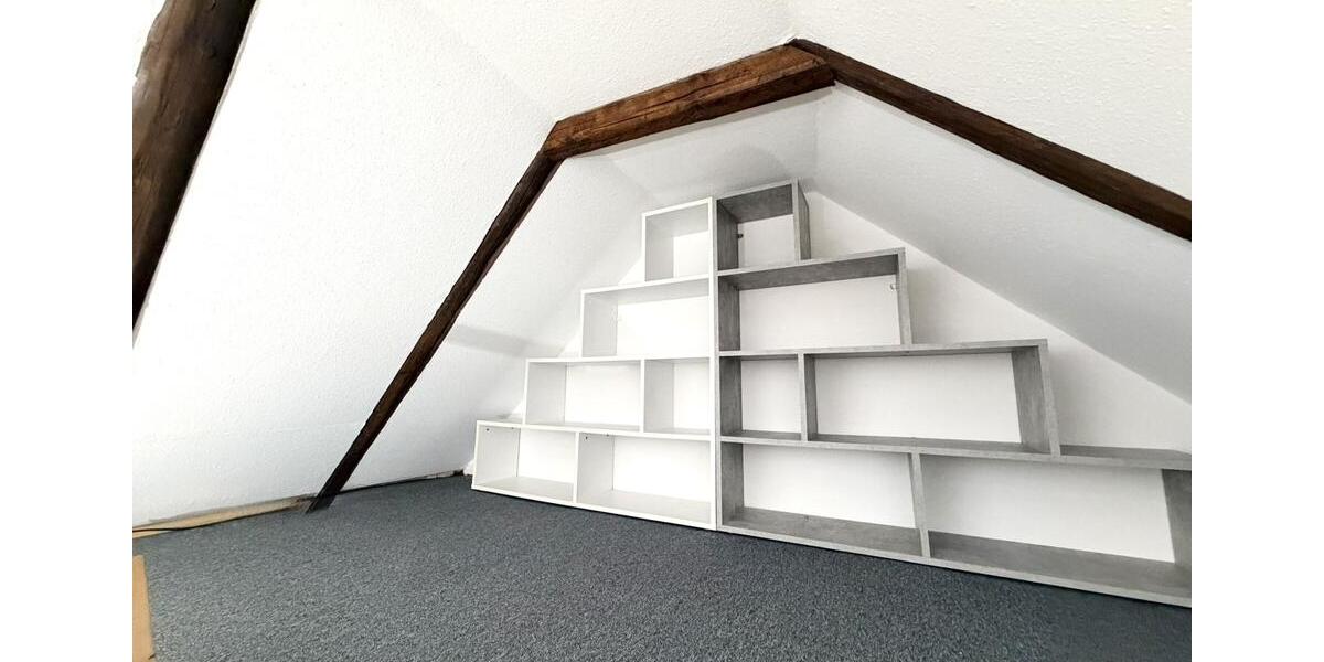 Dachgeschoßwohnung Esslingen am Neckar - 3.5 Zimmer, 105 m&sup2;, 1.400&euro; | Angebot:26057341