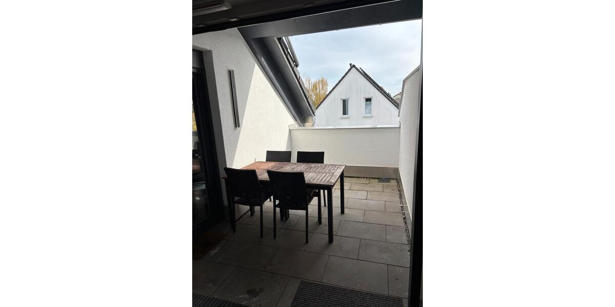 Moderne 4 Zimmer Wohnung mit Balkon, 2 Stellplätze, E-Ladestation 4 zimmer