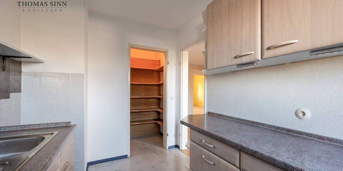 Modernisierungsbedürftige 3,5 Zimmer Wohnung mit schönem Blick ins Grüne - Sofort frei! 3 zimmer