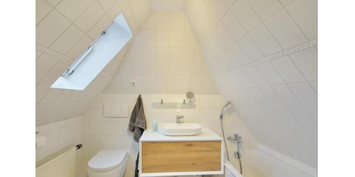 Stilvoll sanierte, vollmöblierte freistehende Stadtvilla+ Garten 8.5 zimmer