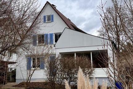 Vermietung: Einfamilienhaus mit großem Garten, zentrale Lage 5 zimmer