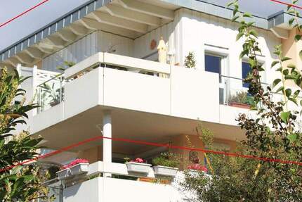 Lichtdurchflutete DG-Wohnung mit Südbalkon und Blick auf die Wiesen und Wälder 3 zimmer