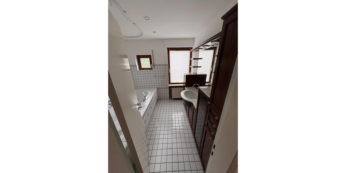 Erdgeschoßwohnung Esslingen am Neckar Hegensberg - 4.5 Zimmer, 109 m&sup2;, 1.300&euro; | Angebot:26311596