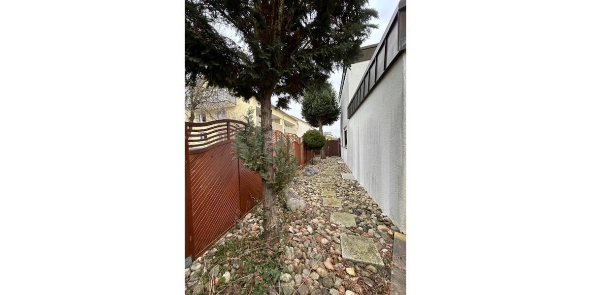 Einfamilienhaus Stuttgart Mühlhausen - 7 Zimmer, 185 m&sup2;, 650.000&euro; | Angebot:24756172