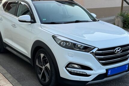 Hyundai TUCSON 65.000 km 22.999 &euro; Illingen 75428