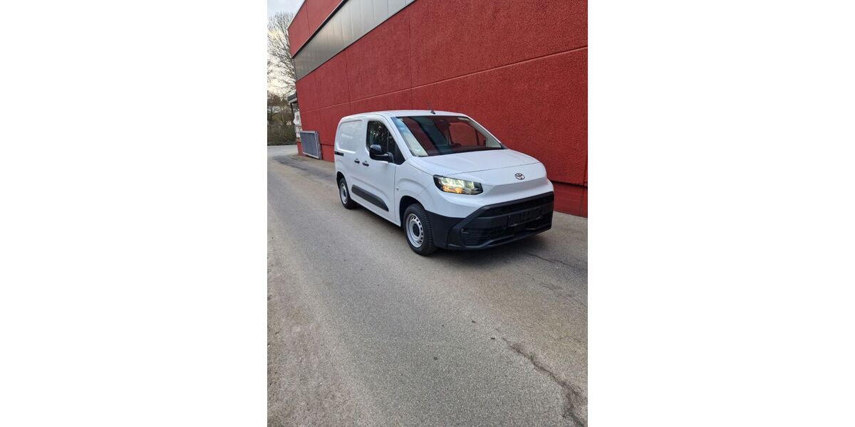 Toyota Proace City 34.000 km 16.890 &euro; Böblingen 71032