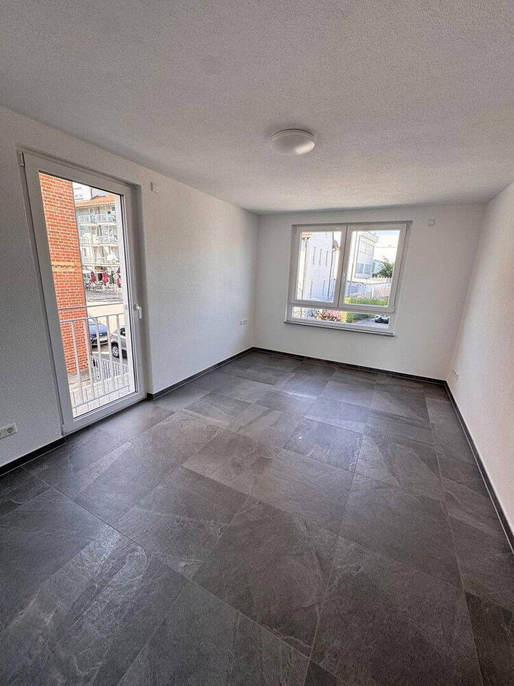 Neubau Sonnige, moderne 3-Zi.-Wohnung mit Balkon, Einbauküche und Stellplatz