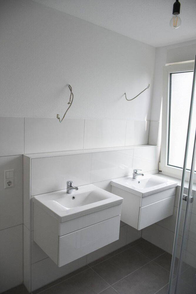 4-Zimmer-Wohnung, 83 m2, neu renoviert, inkl. Garage + Carport