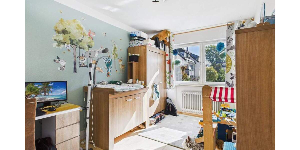 Kleine Hausgemeinschaft, großes Wohngefühl - 3,5 Zimmer mit Balkon, Pool und Blick ins Grüne! 3 zimmer