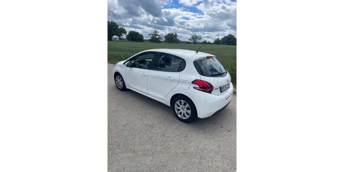 Peugeot 208 132.000 km 5.095 &euro; Gärtringen 71116