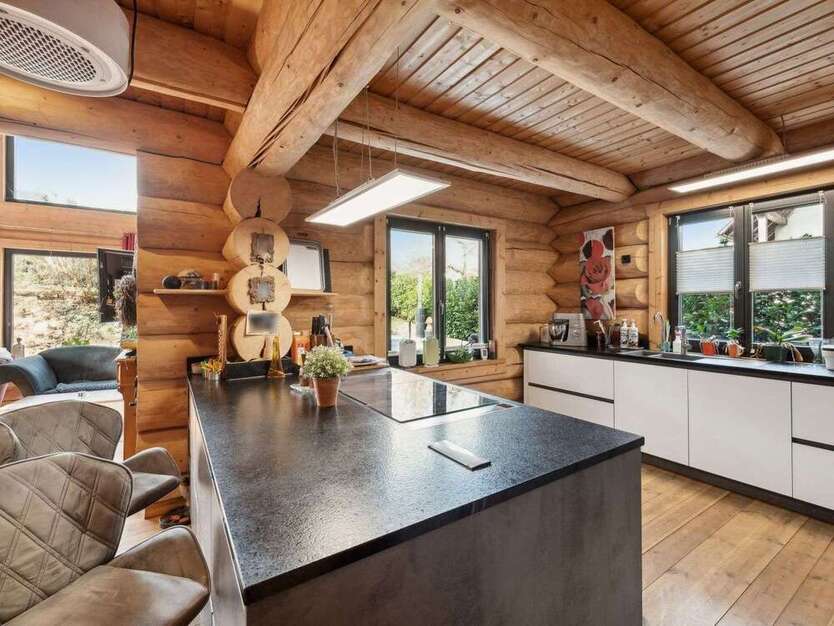 Haus zum Kaufen in Bad Urach 649.000 € 200 m²
