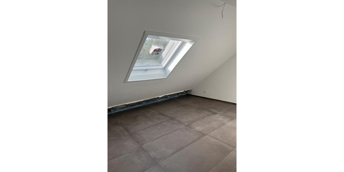 Dachgeschoßwohnung Asperg - 3 Zimmer, 73 m&sup2;, 1.350&euro; | Angebot:25390627