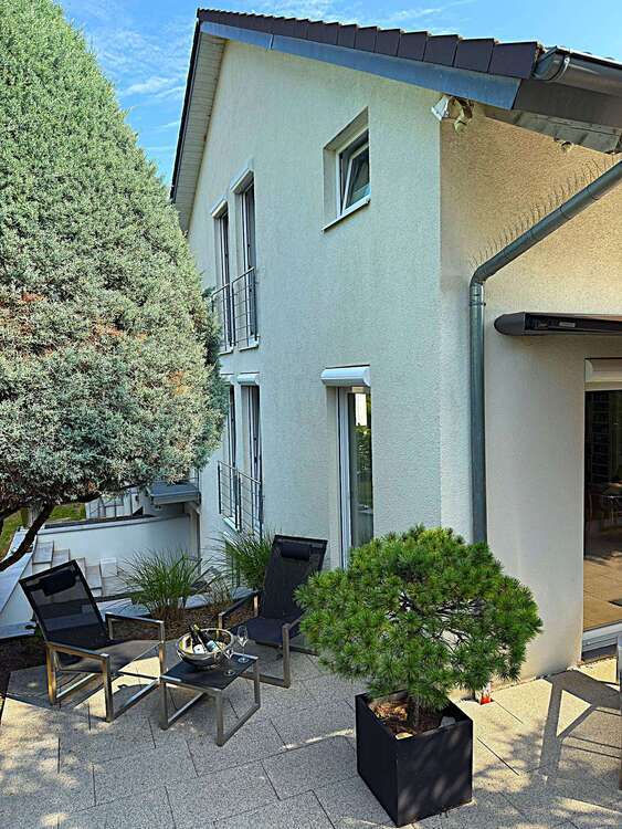 Haus zum Kaufen in Stuttgart 1.690.000 € 250 m²