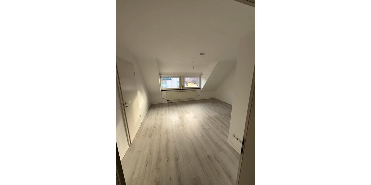 Dachgeschoßwohnung Stuttgart Feuerbach - 2 Zimmer, 41 m&sup2;, 820&euro; | Angebot:25127571