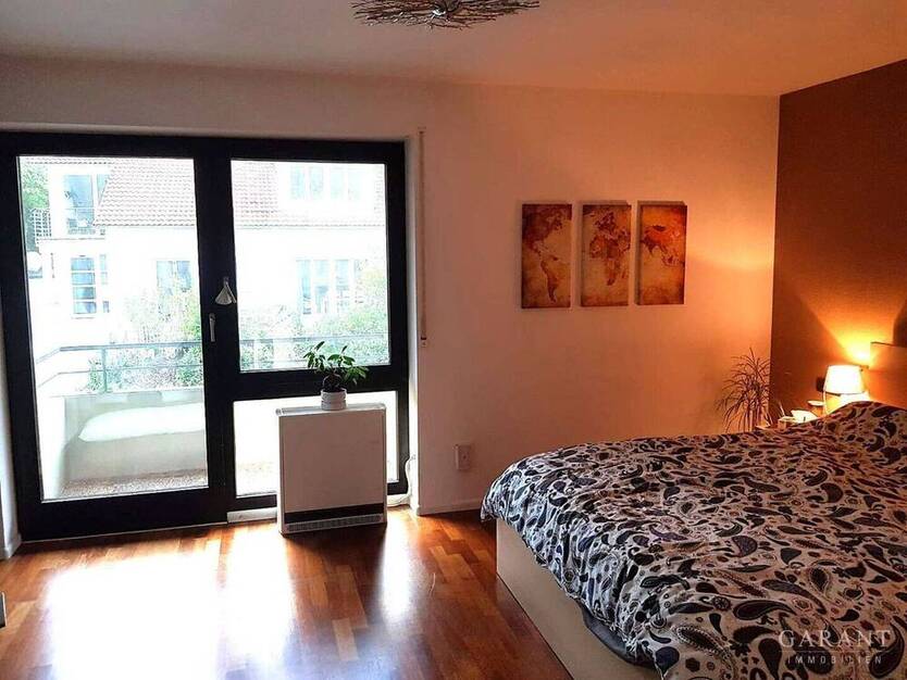 Großzügige und helle 2 12 Zimmer-Wohnung mit 2 Balkonen!