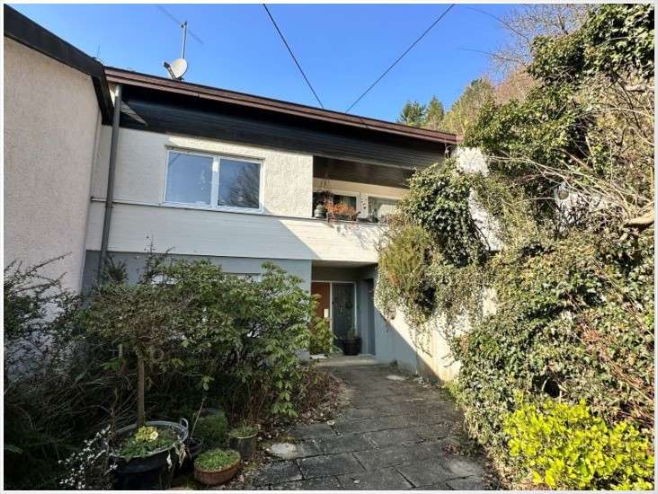 Haus zum Kaufen in Bad Urach 420.000 € 205 m²