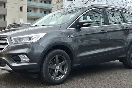 Ford Kuga 141.000 km 11.900 &euro; Stuttgart 70435