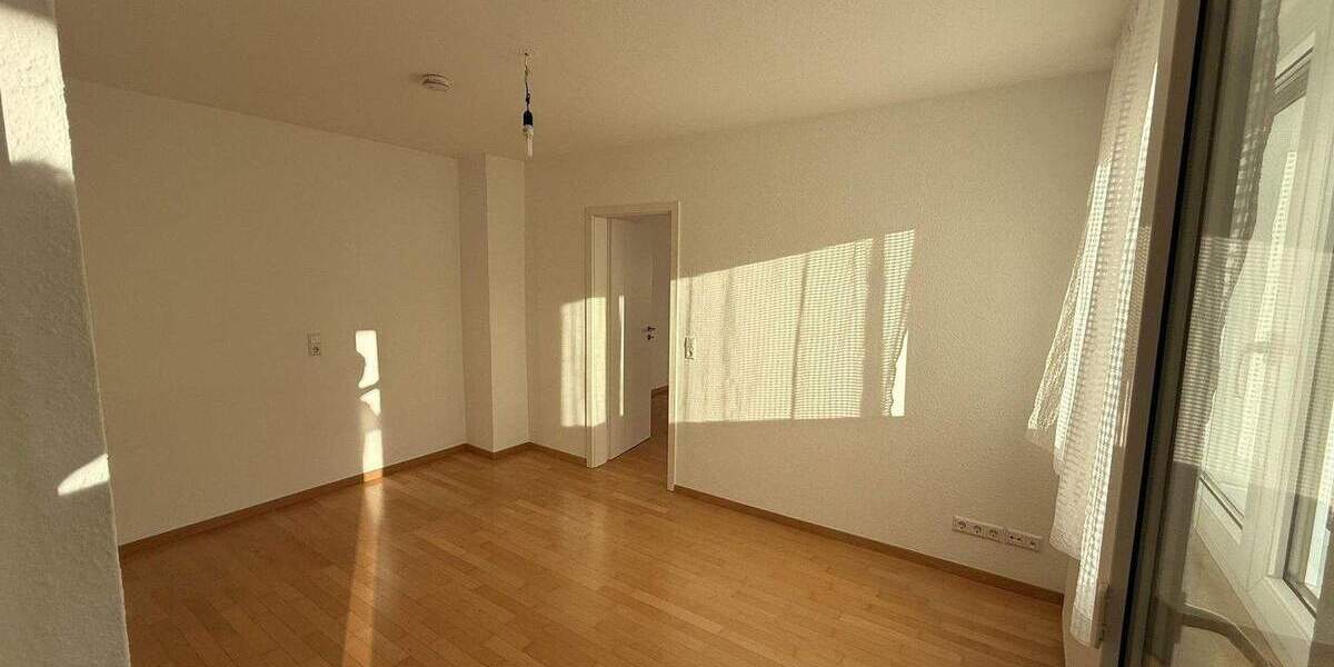 4,5-Zimmer-Wohnung Halbhöhenlage von Stuttgart, Renoviert, EBK, 2XBalkon, Stellplatz, u.m.v. 4 zimmer