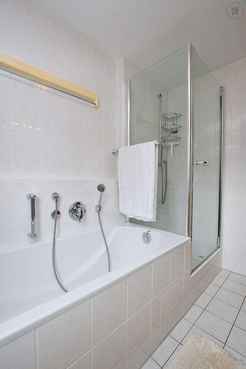 Sonnige, stilvoll möblierte Wohnung mit Balkon in Korntal 2 zimmer